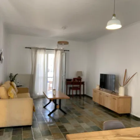 Vakantiehuis House With Port View
