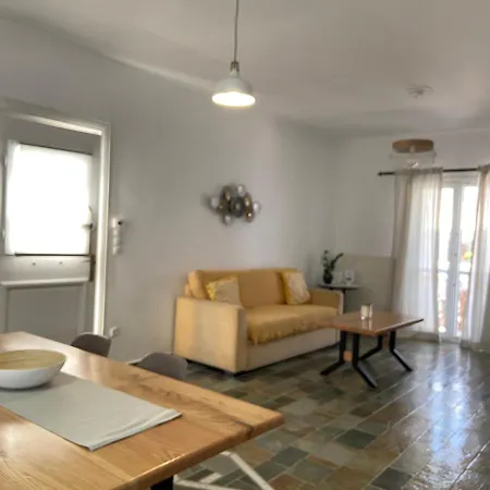 House With Port View 안티파로스